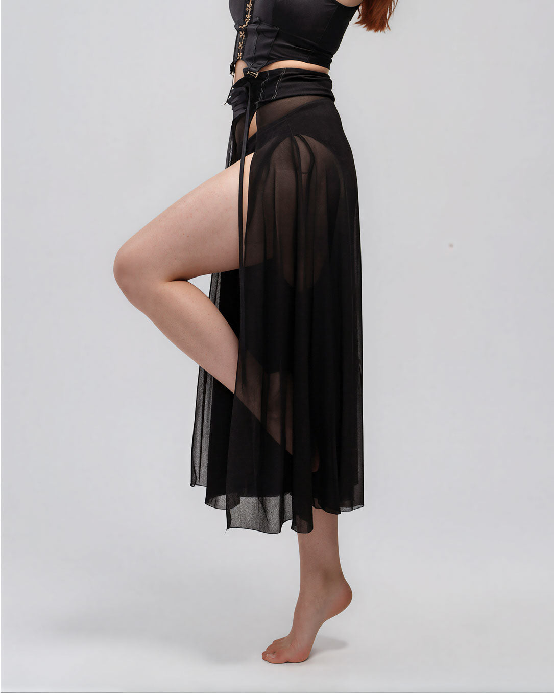 Flowy pants in black dancing in motion