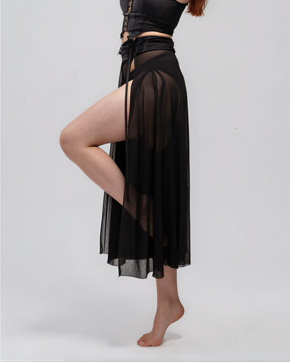 Flowy pants in black dancing in motion